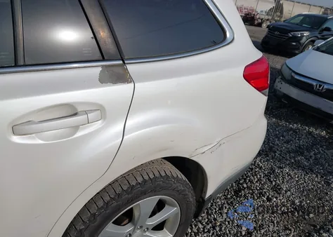 2013 Subaru Outback 2.5I Premium z USA, uszkodzony, nr VIN 4S4BRCCC7D3272146